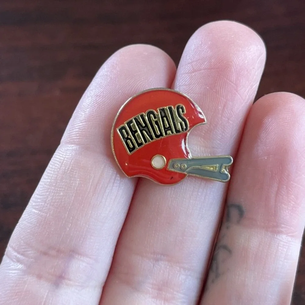 Vintage Cincinnati Bengals Helmet NFL Football Lapel Hat‎ Pin